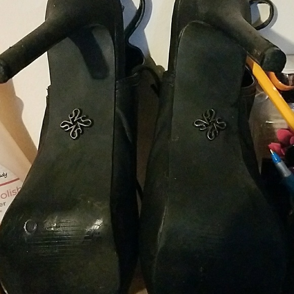 Stilettos - Picture 3 of 5